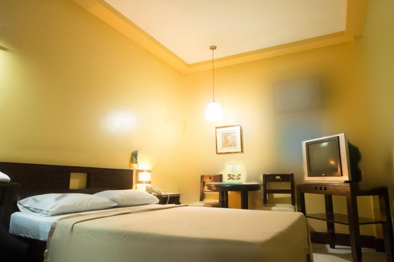 Vista Hotel Recto Манила Экстерьер фото
